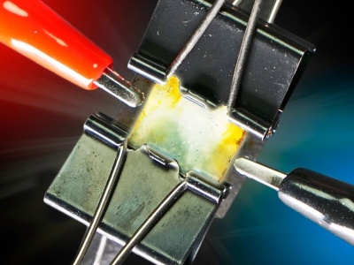 Светодиодные или флуоресцентные: новый солнечный элемент зарядит электронику от любой лампы