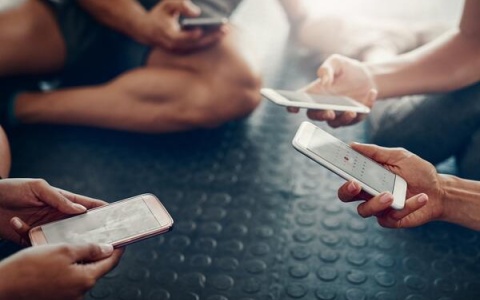 ООО "Компания "База Электроники" о пользе дня без телефона